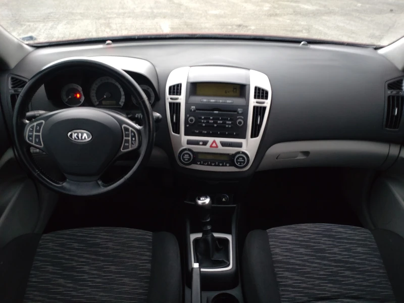 Kia Ceed 1.6, снимка 9 - Автомобили и джипове - 47651110