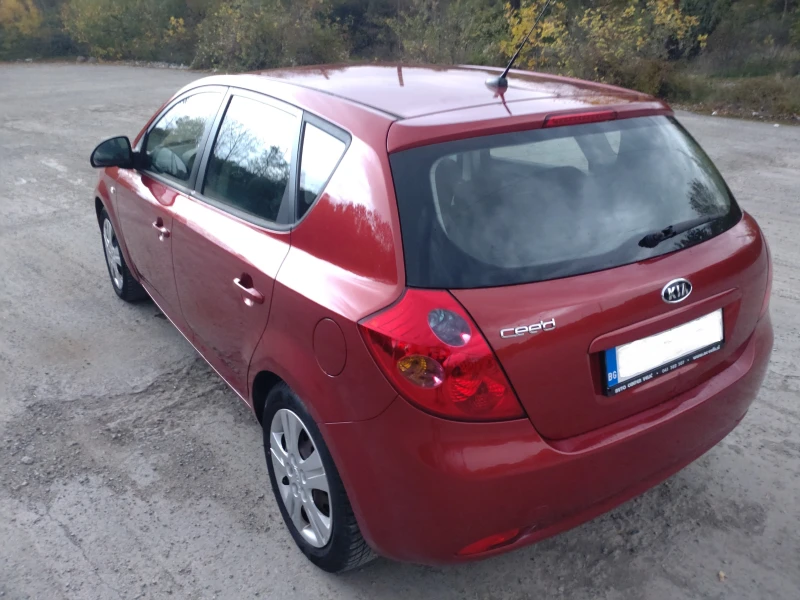 Kia Ceed 1.6, снимка 6 - Автомобили и джипове - 47651110