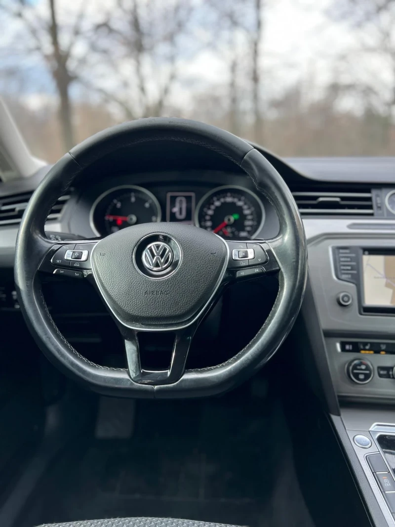 VW Passat Vw passat 2.0* DISTRONIK* LED* ПОДГРЕВ, снимка 10 - Автомобили и джипове - 49599419