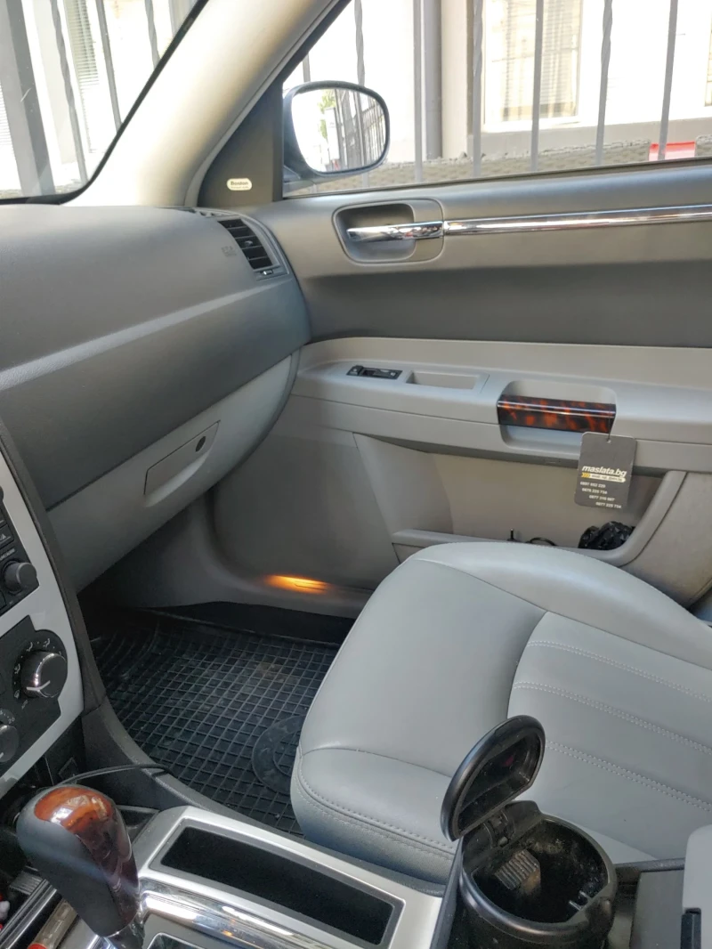 Chrysler 300c, снимка 6 - Автомобили и джипове - 52671334