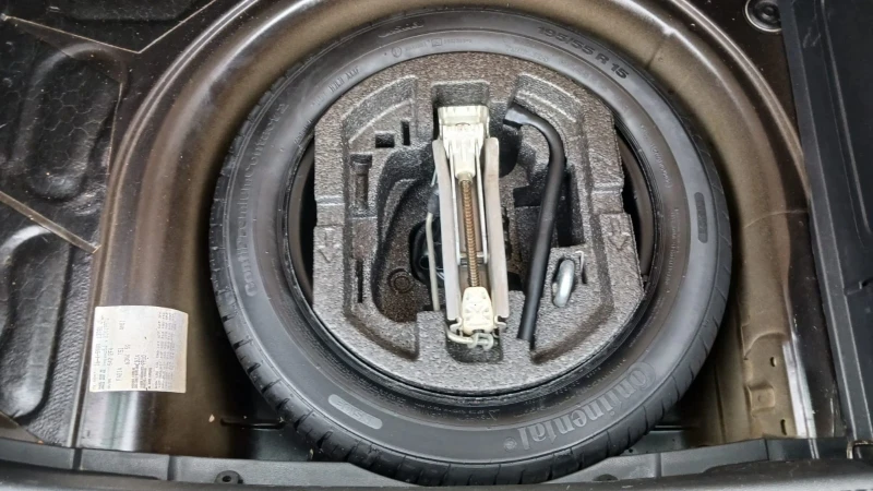 Skoda Fabia 1.2 TSI 4 цилиндъра, снимка 15 - Автомобили и джипове - 51938769