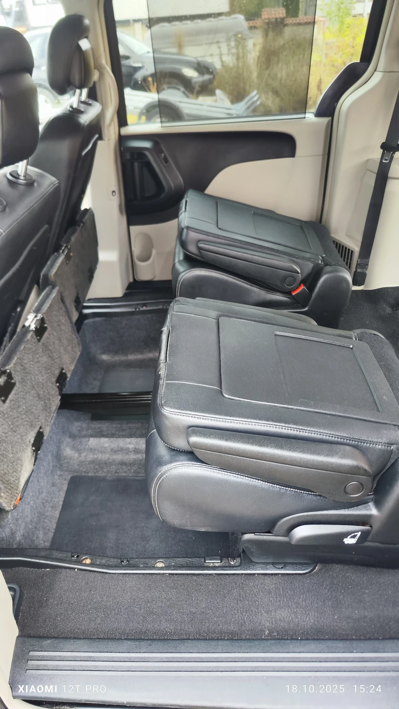 Chrysler Town and Country, снимка 9 - Автомобили и джипове - 52102523