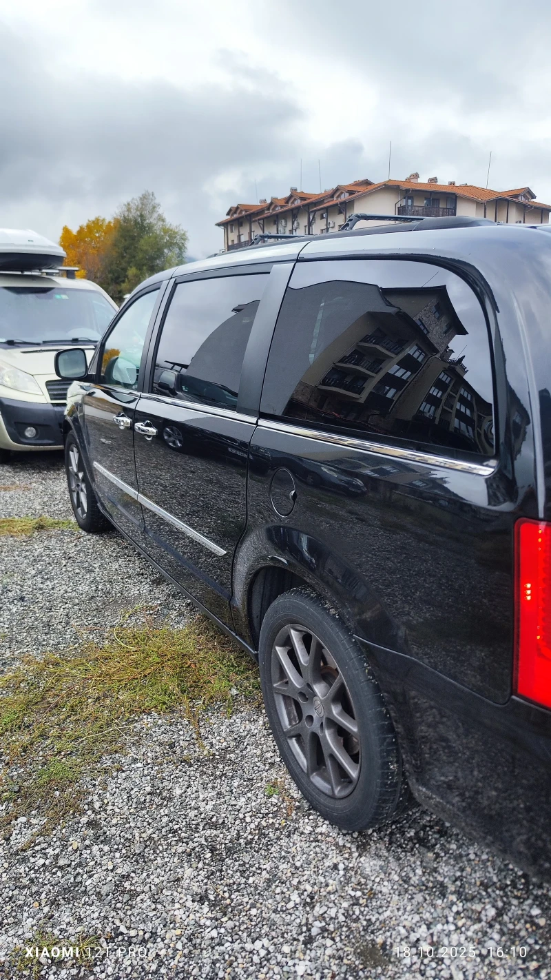 Chrysler Town and Country, снимка 5 - Автомобили и джипове - 52102523