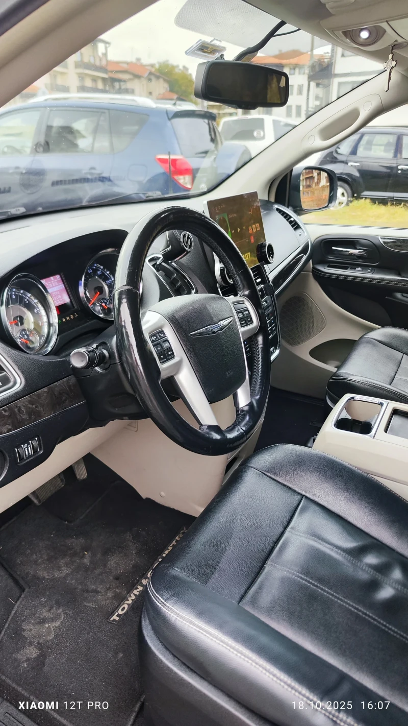 Chrysler Town and Country, снимка 15 - Автомобили и джипове - 52102523