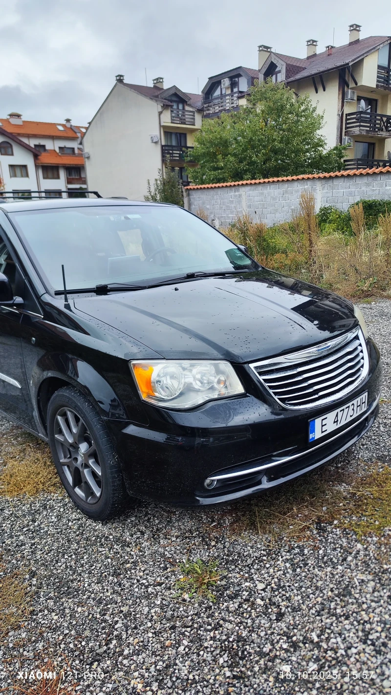 Chrysler Town and Country, снимка 2 - Автомобили и джипове - 52102523