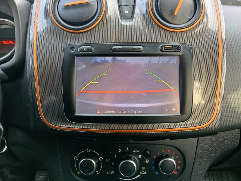Dacia Sandero STEPWAY FULL, снимка 13 - Автомобили и джипове - 52481326