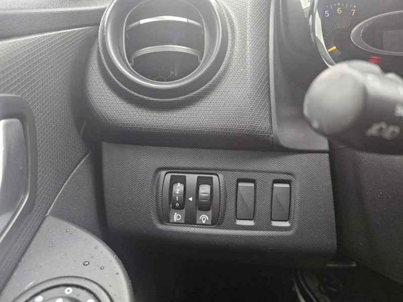 Renault Clio 1.2 75 к.с. бензин BVM5, снимка 11 - Автомобили и джипове - 53284946