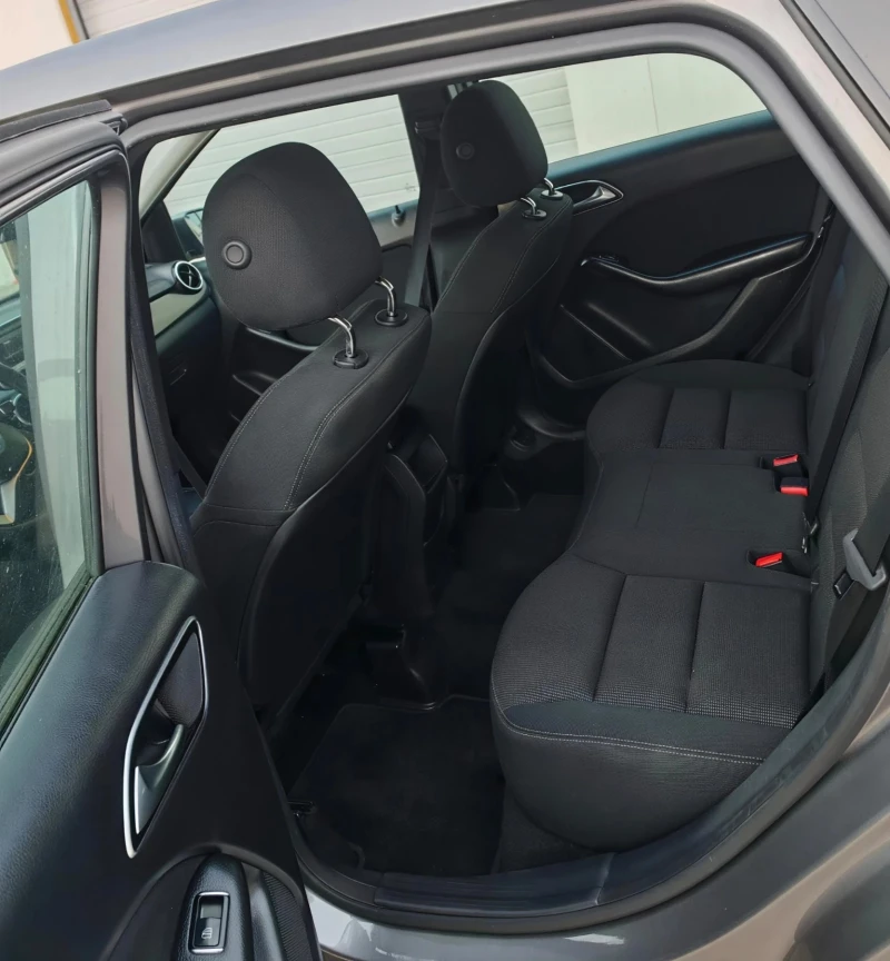 Mercedes-Benz B 180 Ambition avtomat , снимка 8 - Автомобили и джипове - 53494261