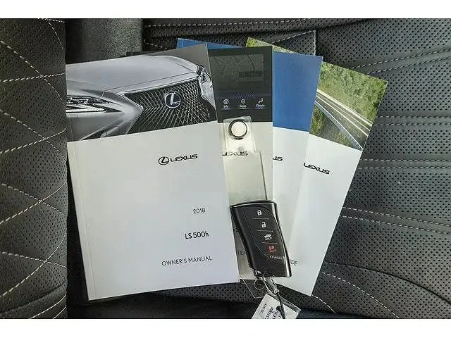 Lexus LS 500 HYBRID * * CARFAX * * АВТО КРЕДИТ * * , снимка 13 - Автомобили и джипове - 52978768