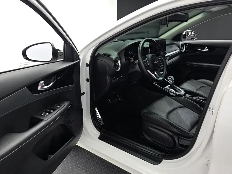 Kia K3 2Nd Generation 1.6 Prestige, снимка 10 - Автомобили и джипове - 54953948