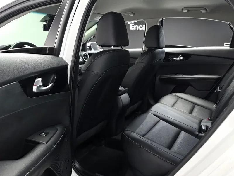Kia K3 2Nd Generation 1.6 Prestige, снимка 11 - Автомобили и джипове - 54953948