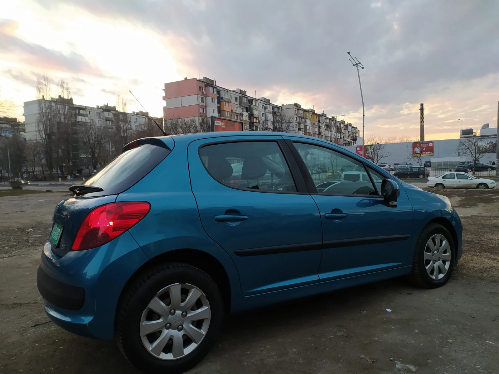 Peugeot 207 1.4  73 к.с. KLIMA - изображение 8