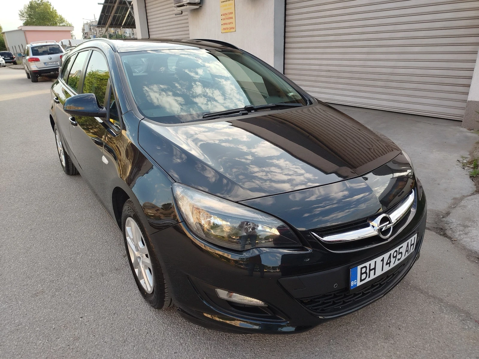 Opel Astra J 1.4i FACELIFT SPORTS TOURER , снимка 4 - Автомобили и джипове - 36613691