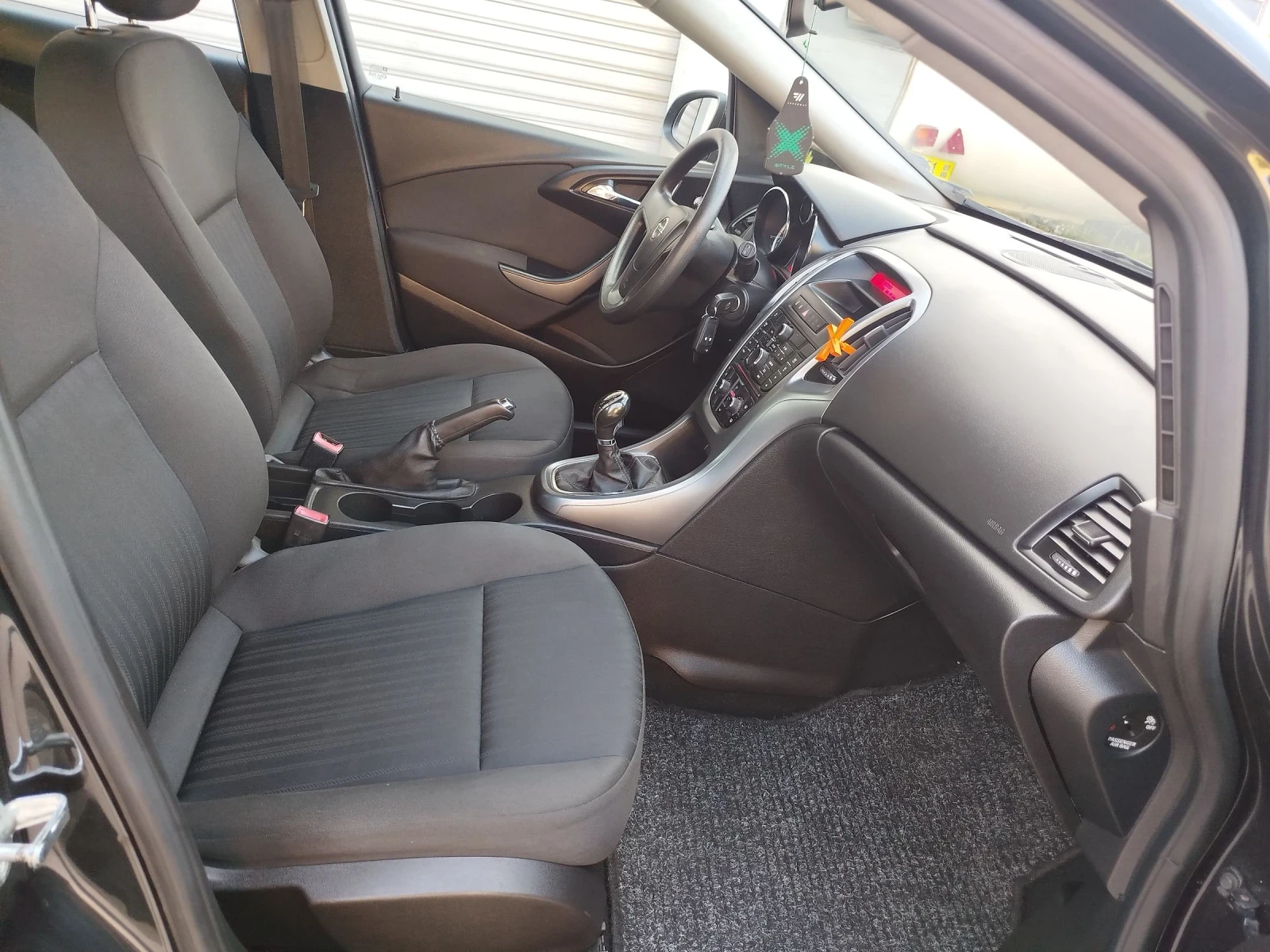 Opel Astra J 1.4i FACELIFT SPORTS TOURER , снимка 14 - Автомобили и джипове - 36613691