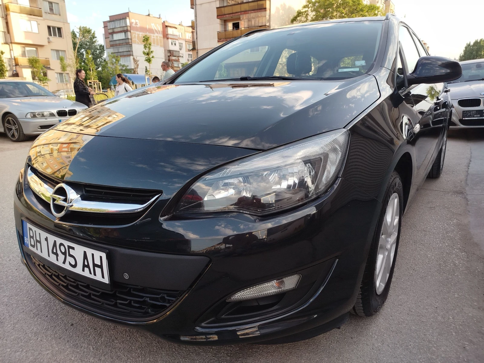 Opel Astra J 1.4i FACELIFT SPORTS TOURER , снимка 2 - Автомобили и джипове - 36613691
