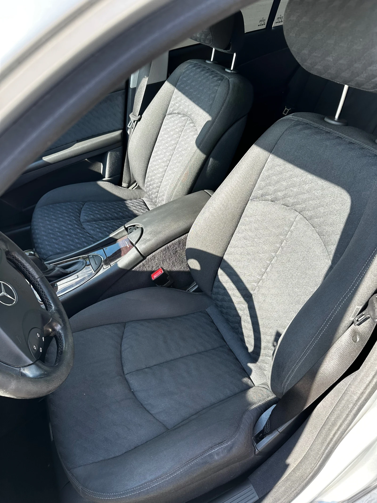 Mercedes-Benz E 220 Реални километри, всичко платено, обслужен  - изображение 7