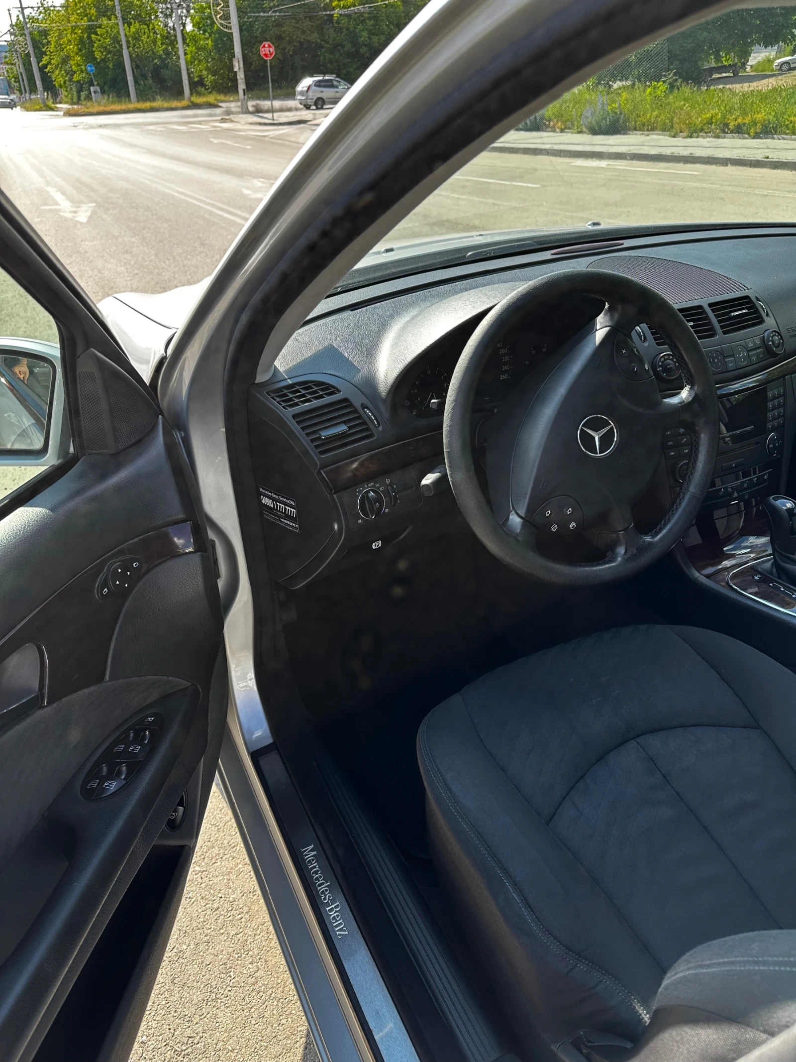 Mercedes-Benz E 220 Реални километри, всичко платено, обслужен  - изображение 8
