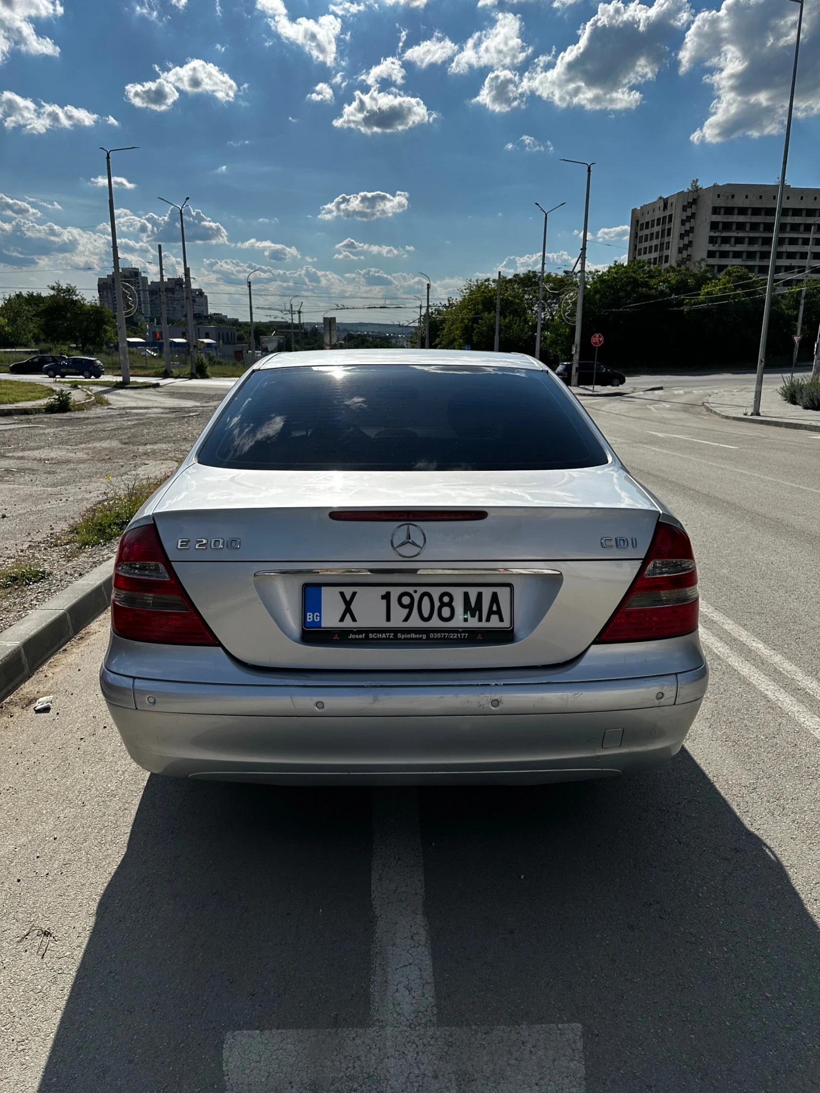 Mercedes-Benz E 220 Реални километри, всичко платено, обслужен  - изображение 6