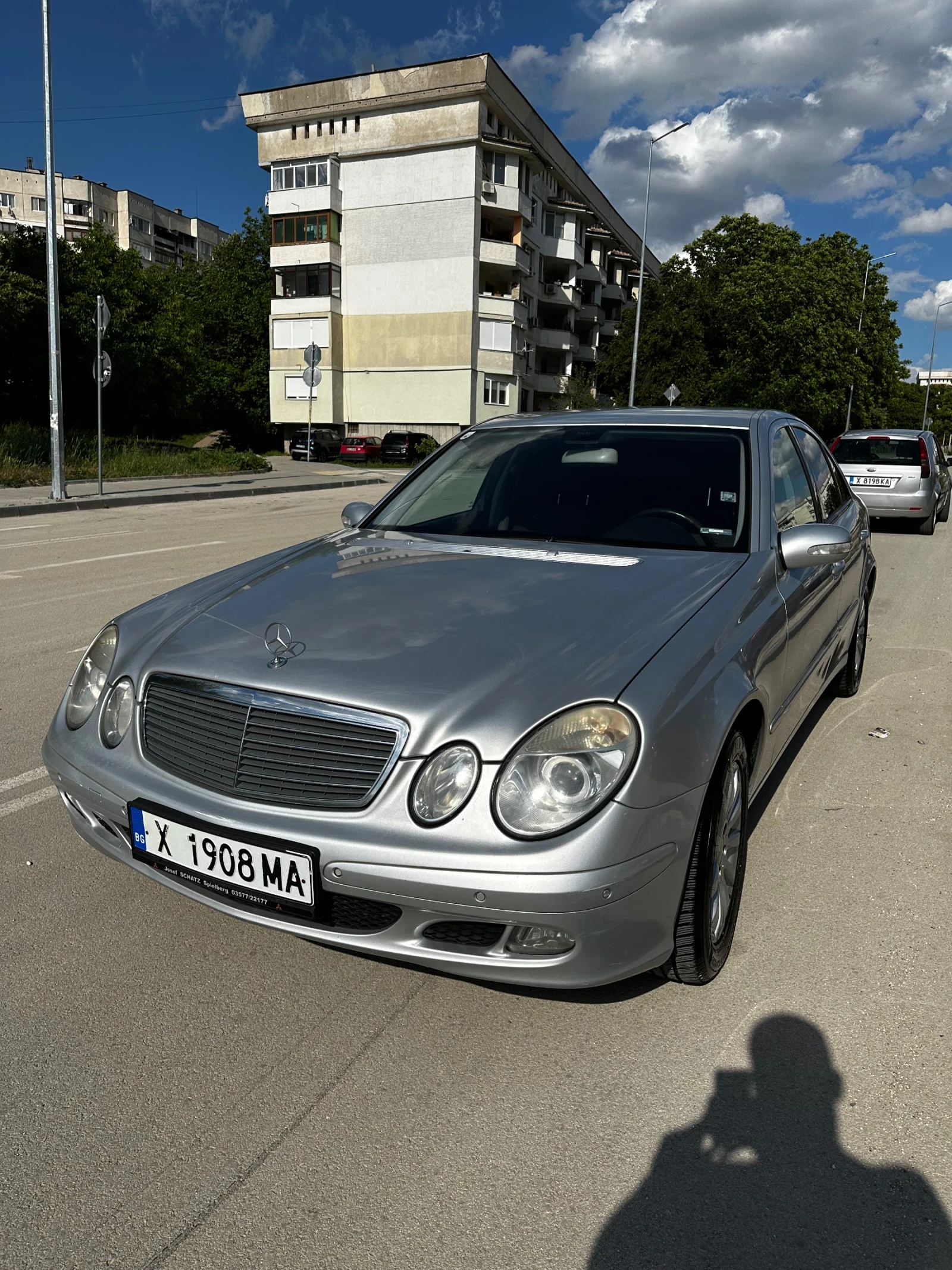 Mercedes-Benz E 220 Реални километри, всичко платено, обслужен  - изображение 2