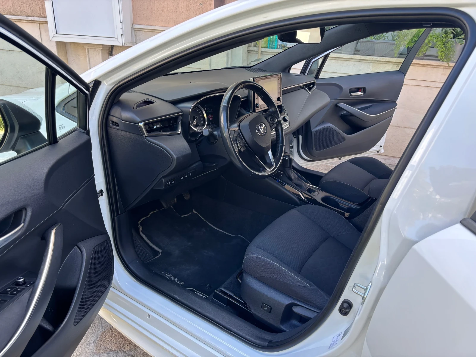 Toyota Corolla 1.8 Executive  | Mobile.bg   15