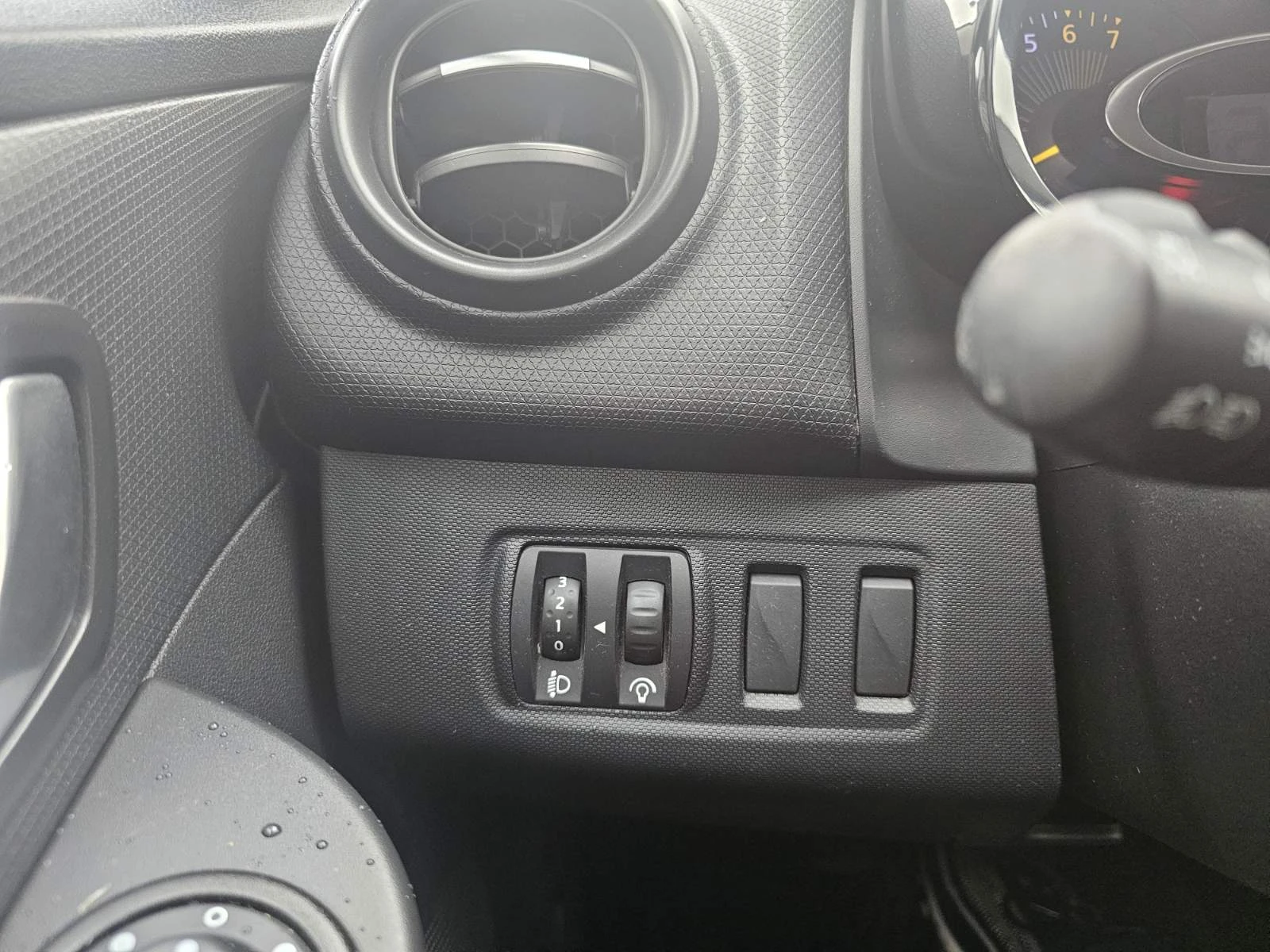 Renault Clio 1.2 75 �.�. ������ BVM5 | Mobile.bg � ����������� 11