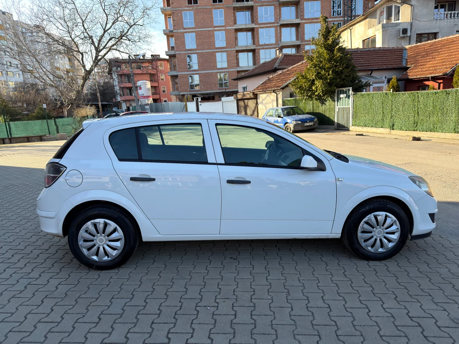 Opel Astra 2010г. - изображение 3