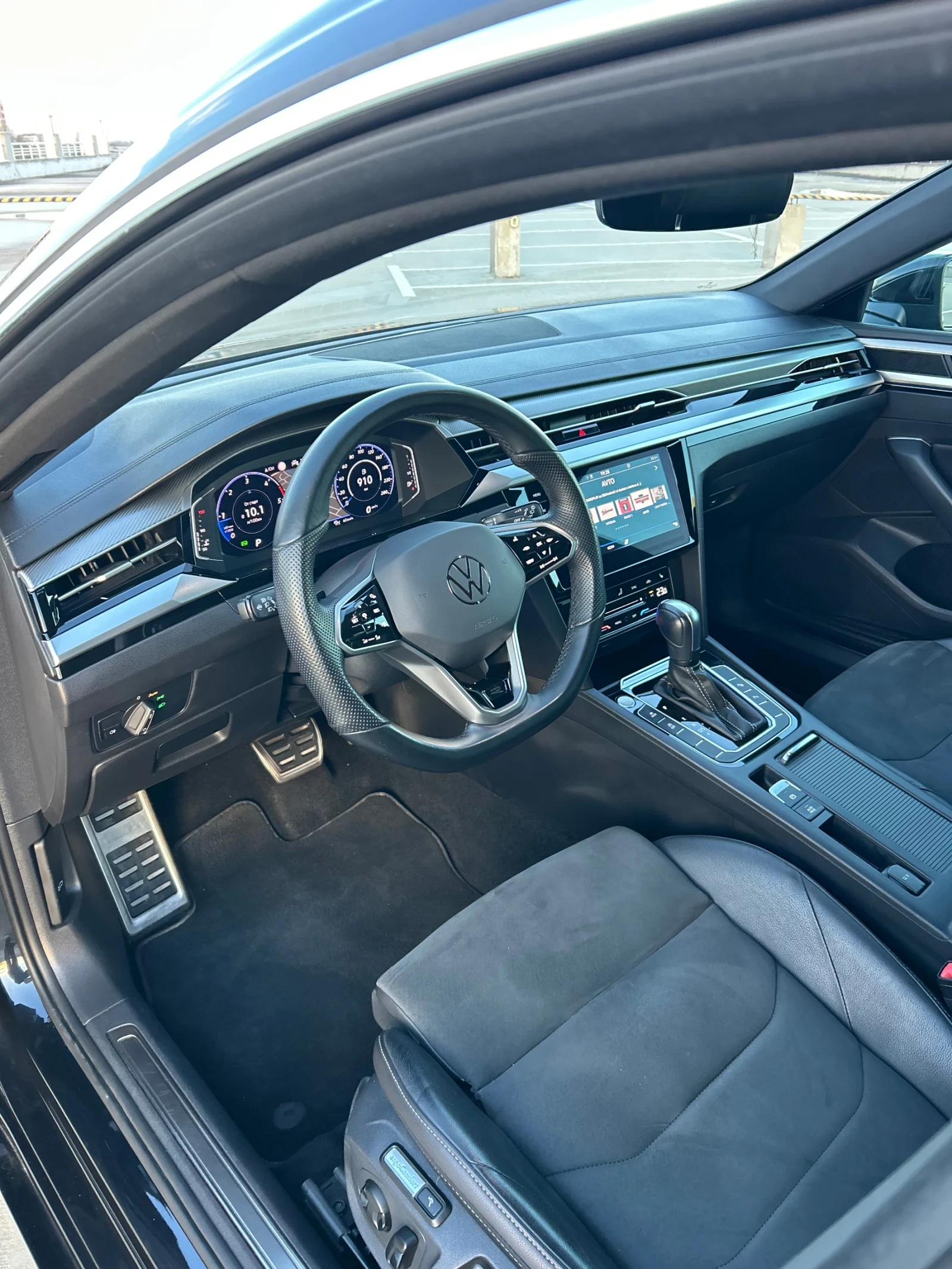 VW Arteon 2.0TDI //R-Line // 64000км // Digital, снимка 9 - Автомобили и джипове - 54115539