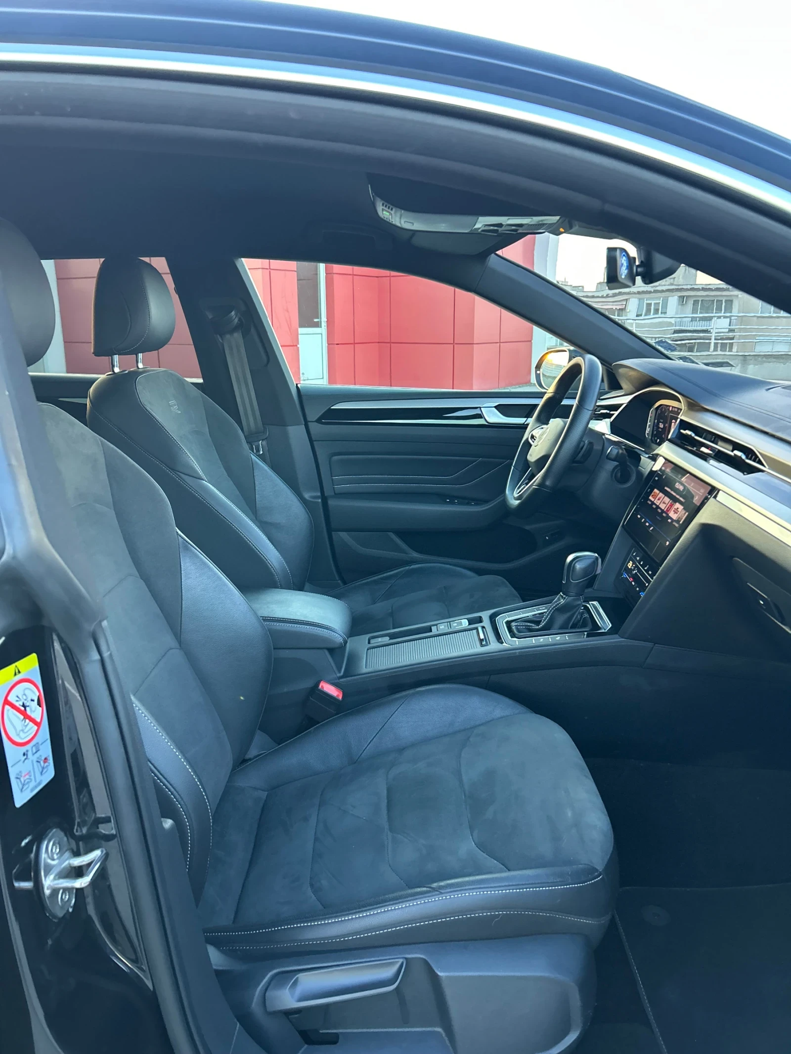 VW Arteon 2.0TDI //R-Line // 64000км // Digital, снимка 14 - Автомобили и джипове - 54115539