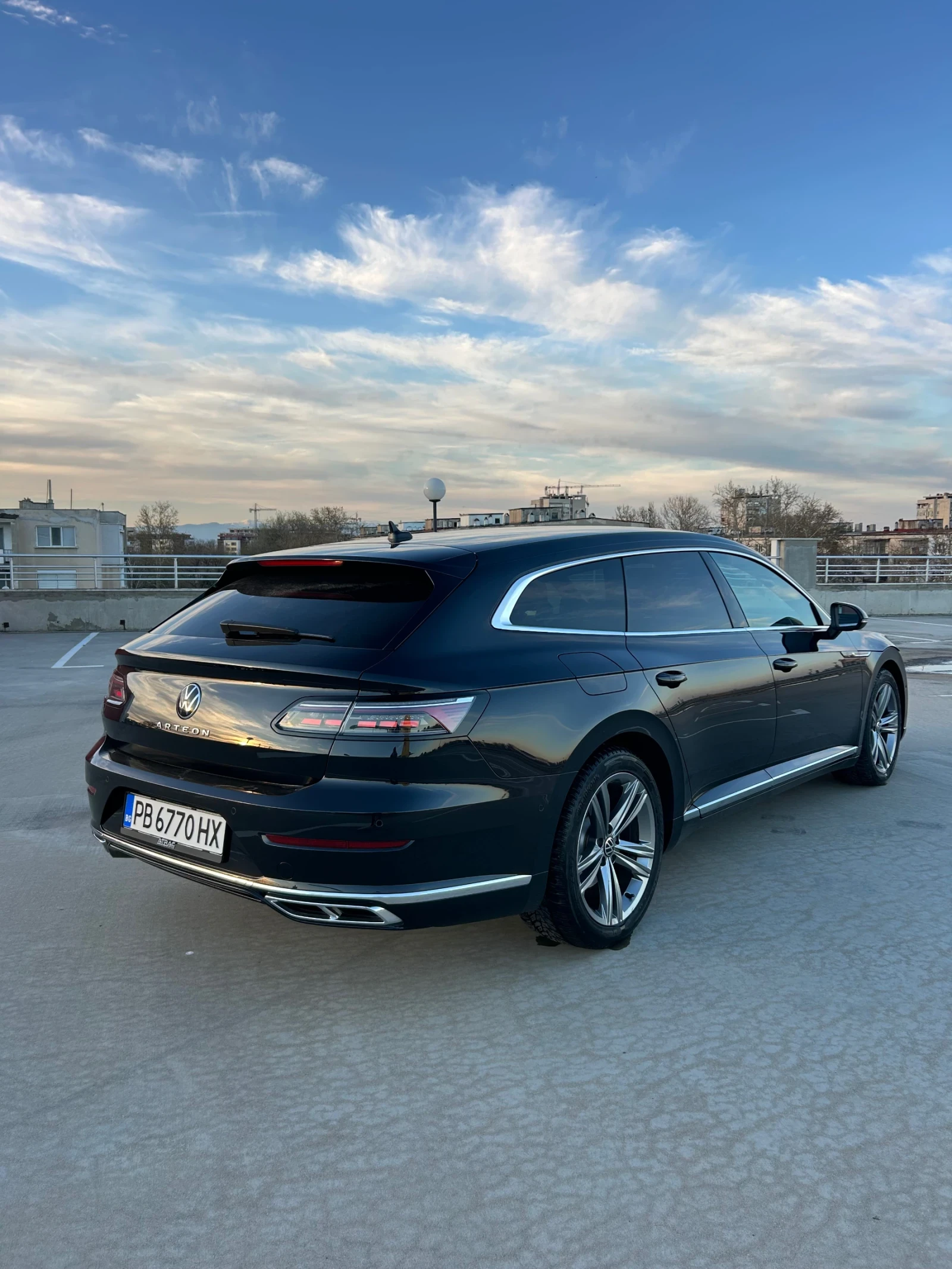 VW Arteon 2.0TDI //R-Line // 64000км // Digital, снимка 3 - Автомобили и джипове - 54115539