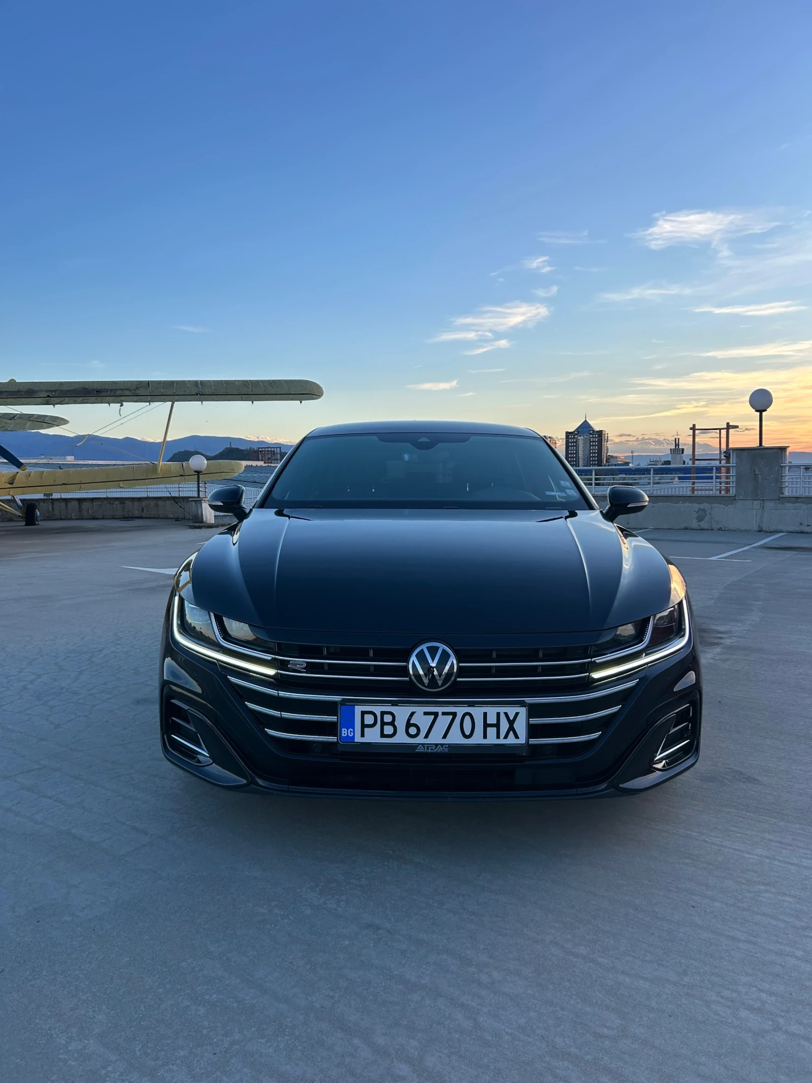 VW Arteon 2.0TDI //R-Line // 64000км // Digital, снимка 8 - Автомобили и джипове - 54115539