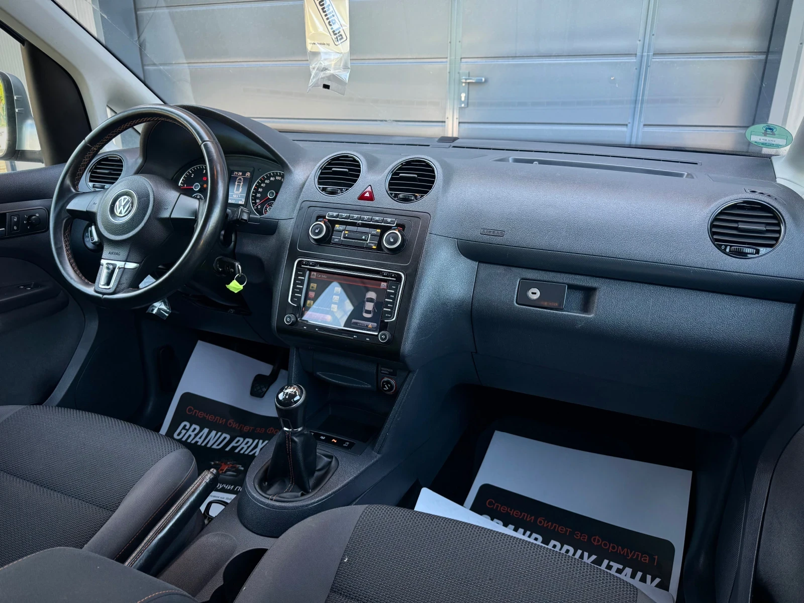 VW Caddy 1.6TDI * JAKO* NAVI* Обслужено* , снимка 12 - Автомобили и джипове - 54674539