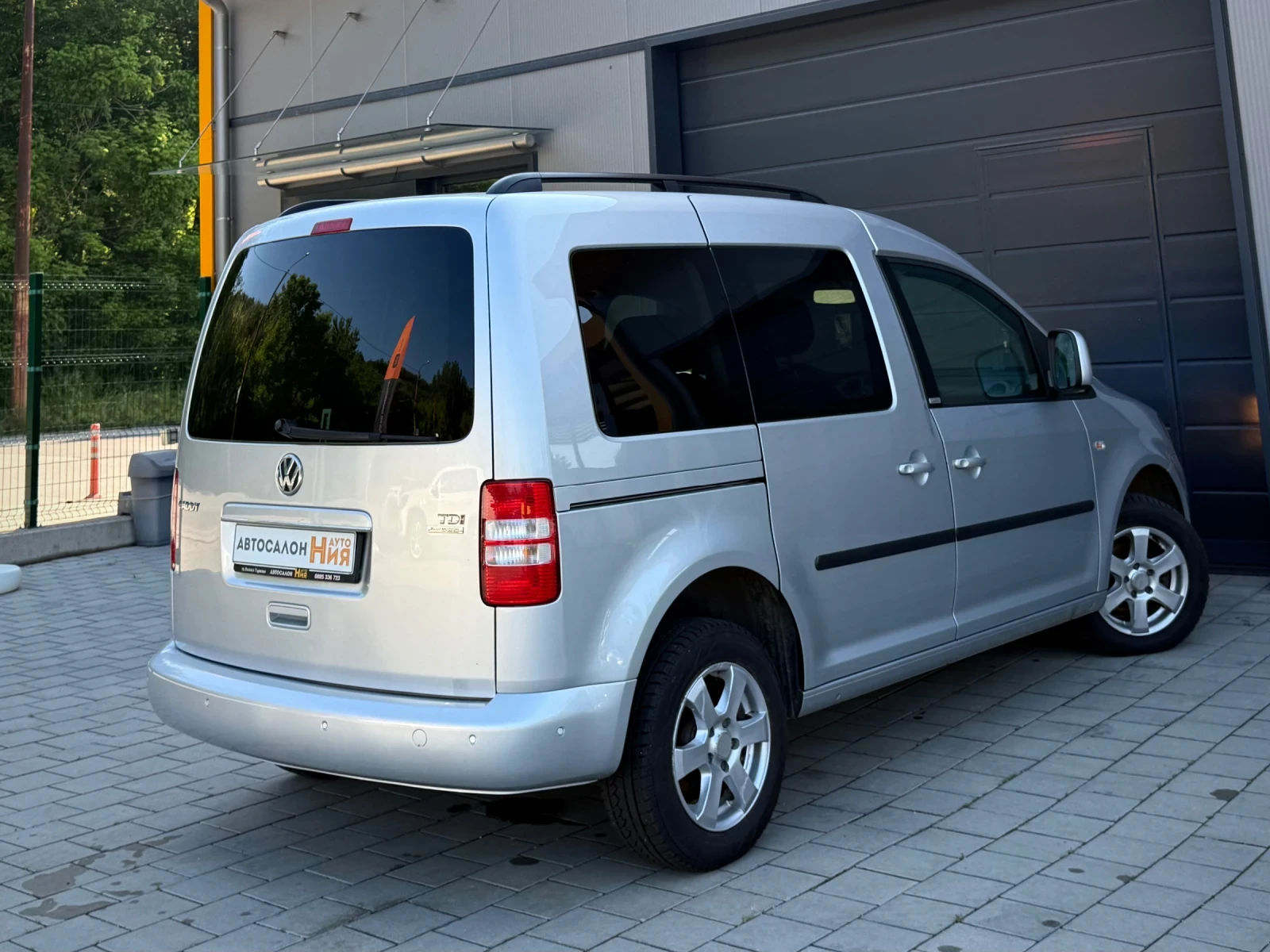 VW Caddy 1.6TDI * JAKO* NAVI* Обслужено* , снимка 6 - Автомобили и джипове - 54674539
