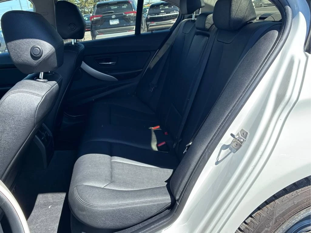 BMW 320 * М ПАКЕТ * ВТОРИ КОМПЛЕКТ ДЖАНТИ, снимка 8 - Автомобили и джипове - 54923493