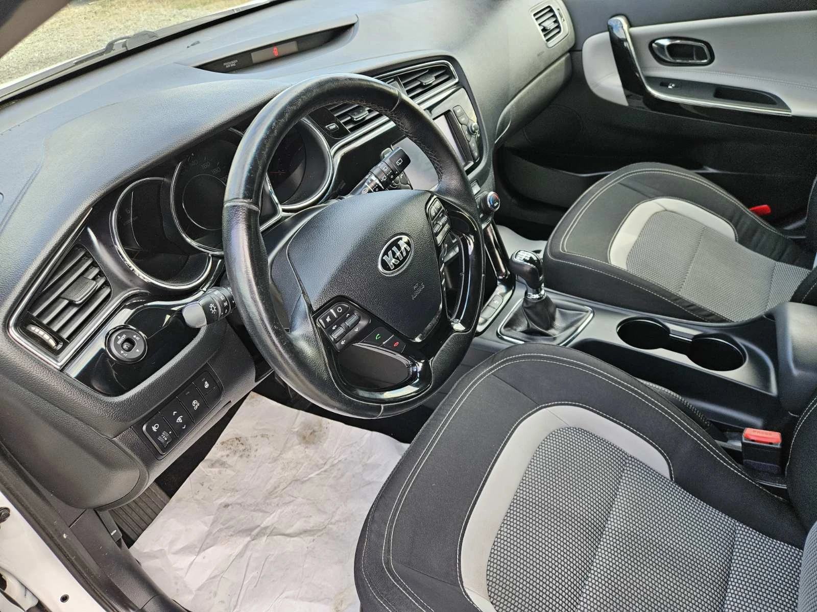 Kia Ceed 1.6d-Евро-6, снимка 7 - Автомобили и джипове - 54941855