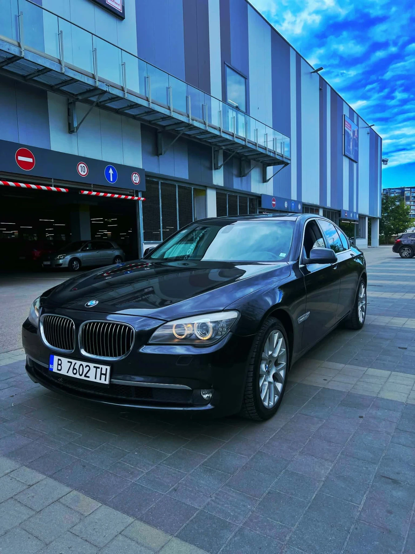 BMW 740, снимка 2 - Автомобили и джипове - 55235799