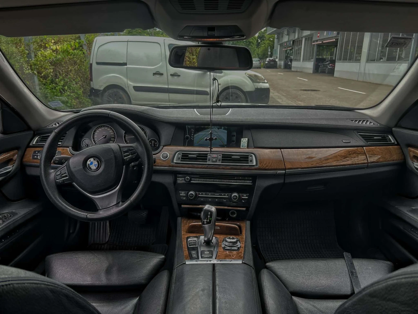 BMW 740, снимка 12 - Автомобили и джипове - 55235799