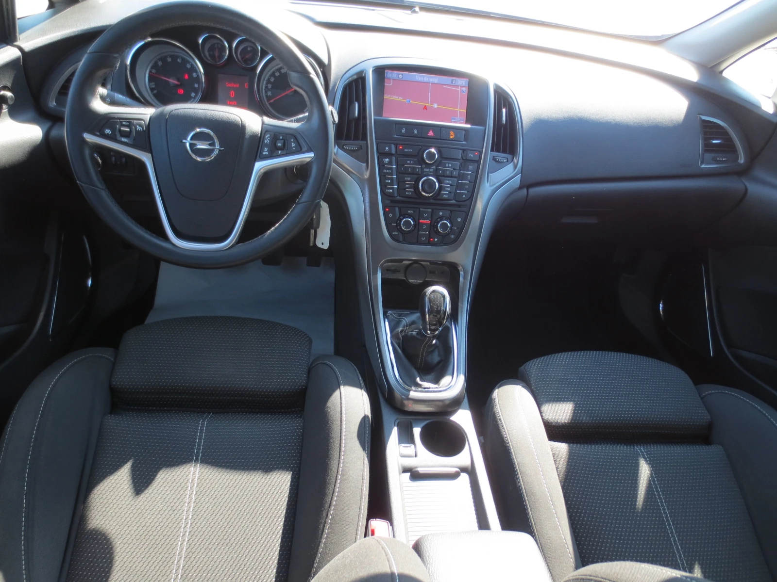 Opel Astra 1.4 i * TURBO* , снимка 12 - Автомобили и джипове - 55470733
