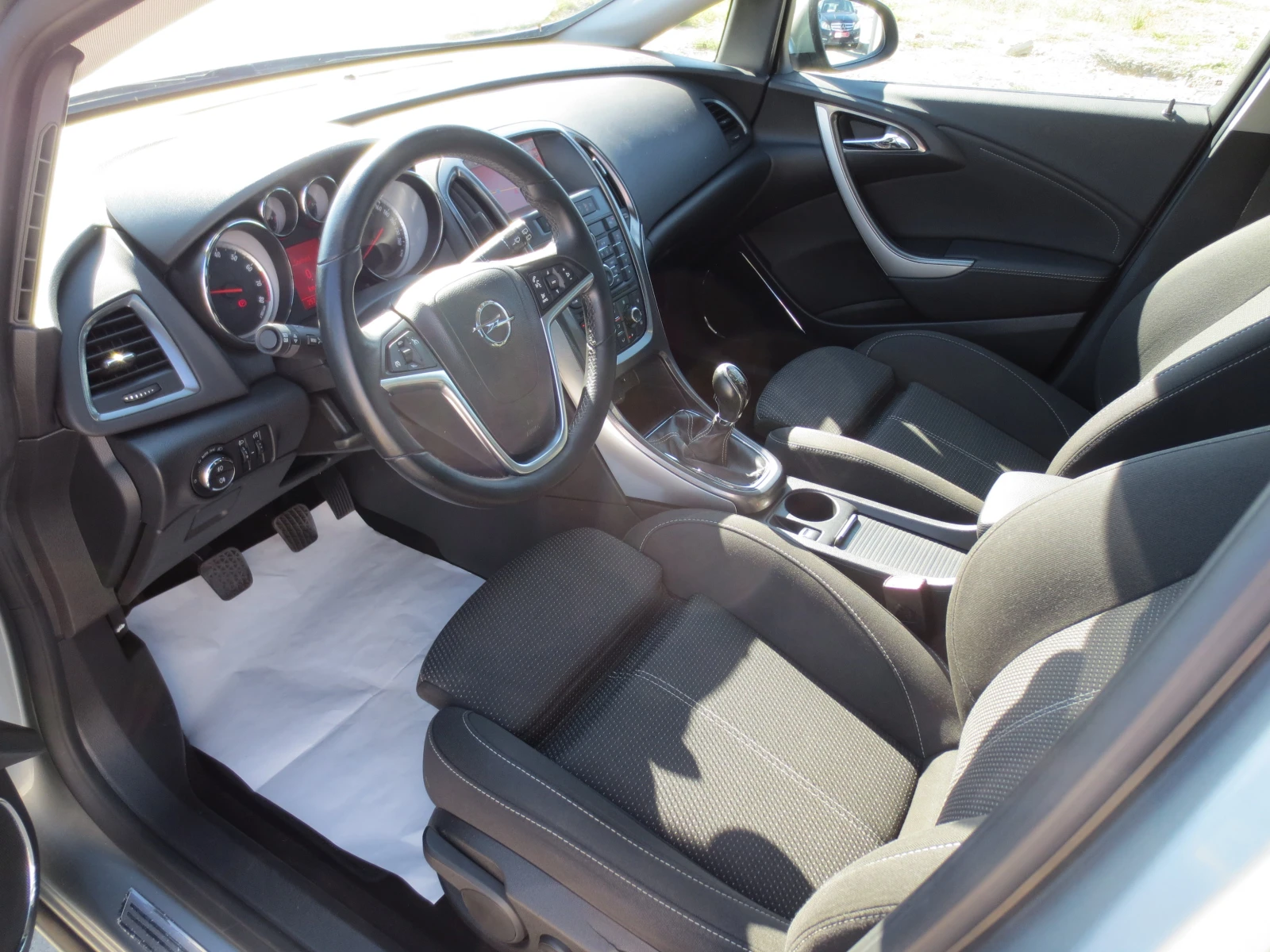 Opel Astra 1.4 i * TURBO* , снимка 9 - Автомобили и джипове - 55470733