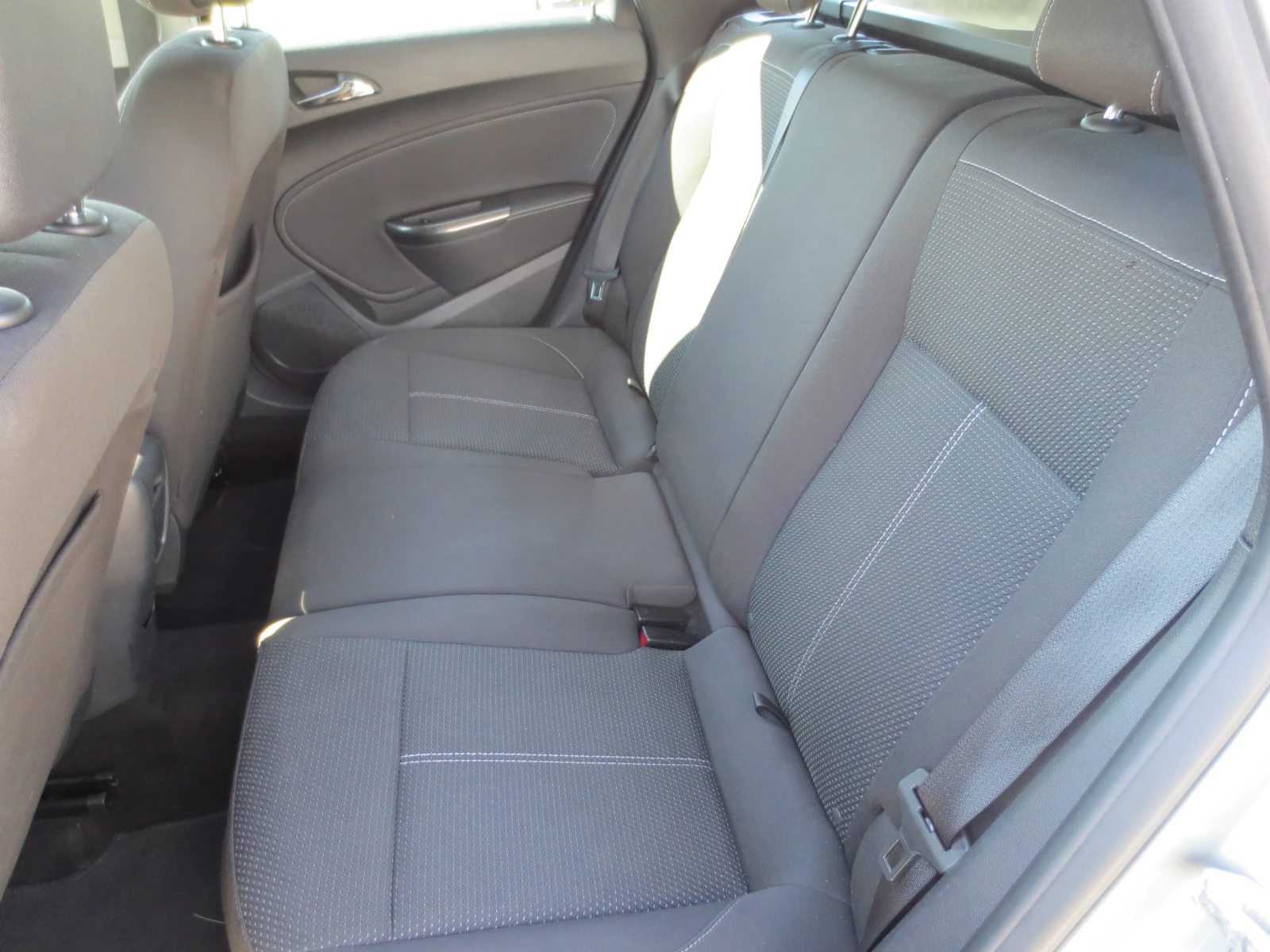 Opel Astra 1.4 i * TURBO* , снимка 11 - Автомобили и джипове - 55470733