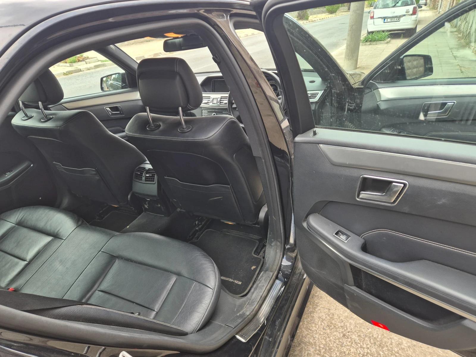 Mercedes-Benz E 220 2.2, снимка 9 - Автомобили и джипове - 55608771