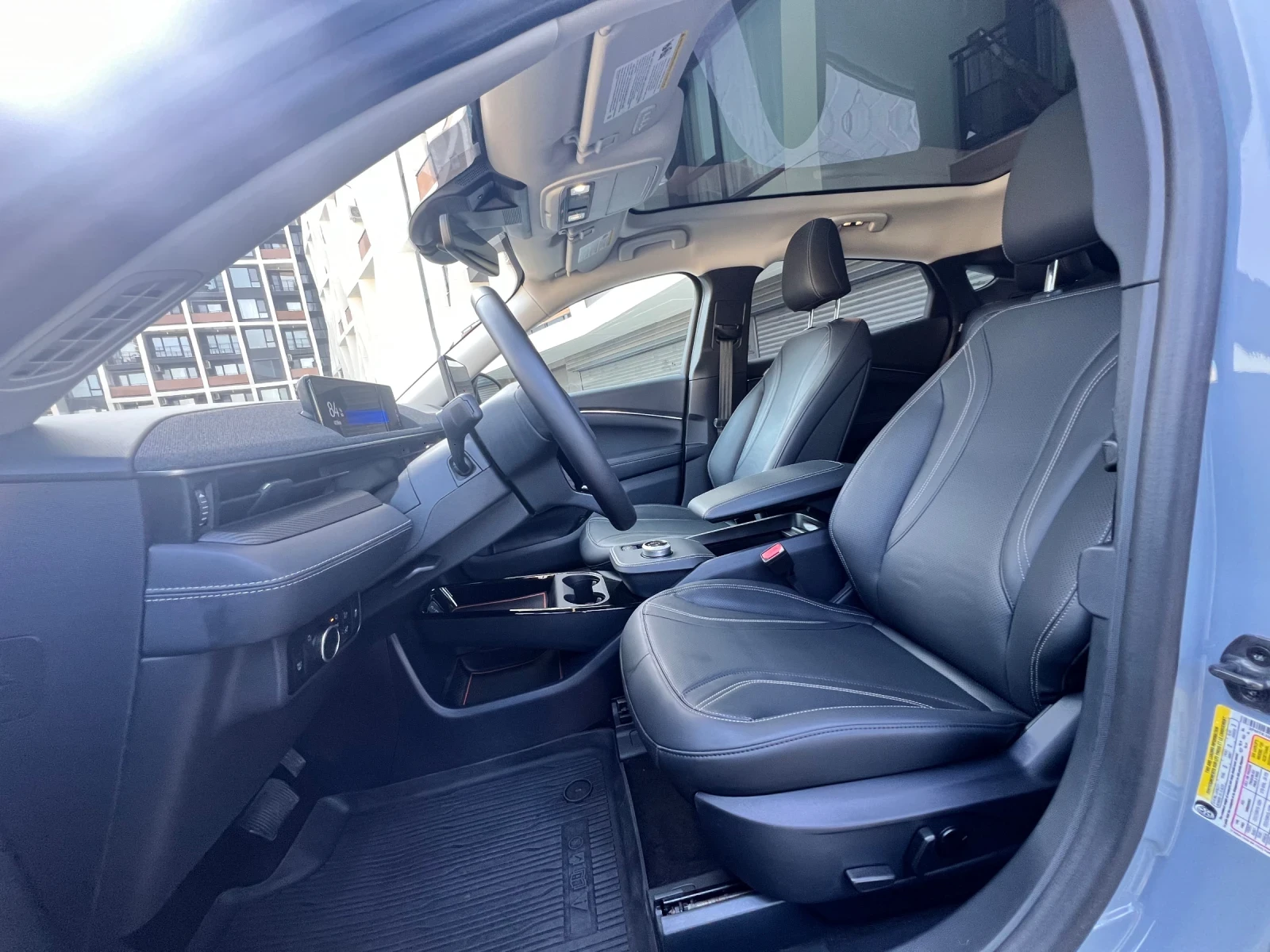 Ford Mustang Mach-E Premium Extended AWD/ 360 Камери/ Зарядна станция, снимка 6 - Автомобили и джипове - 55889294