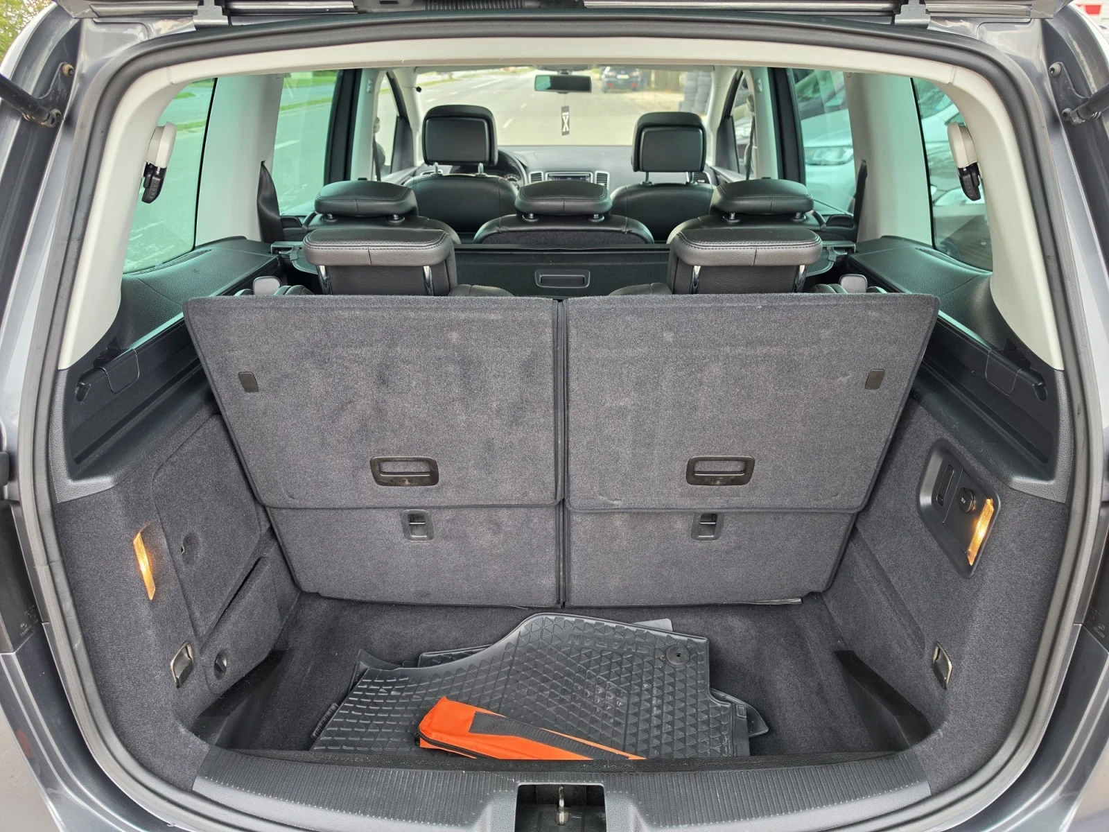VW Sharan 2.0 tdi 177 k.c. HIGHLINE , снимка 16 - Автомобили и джипове - 56258713