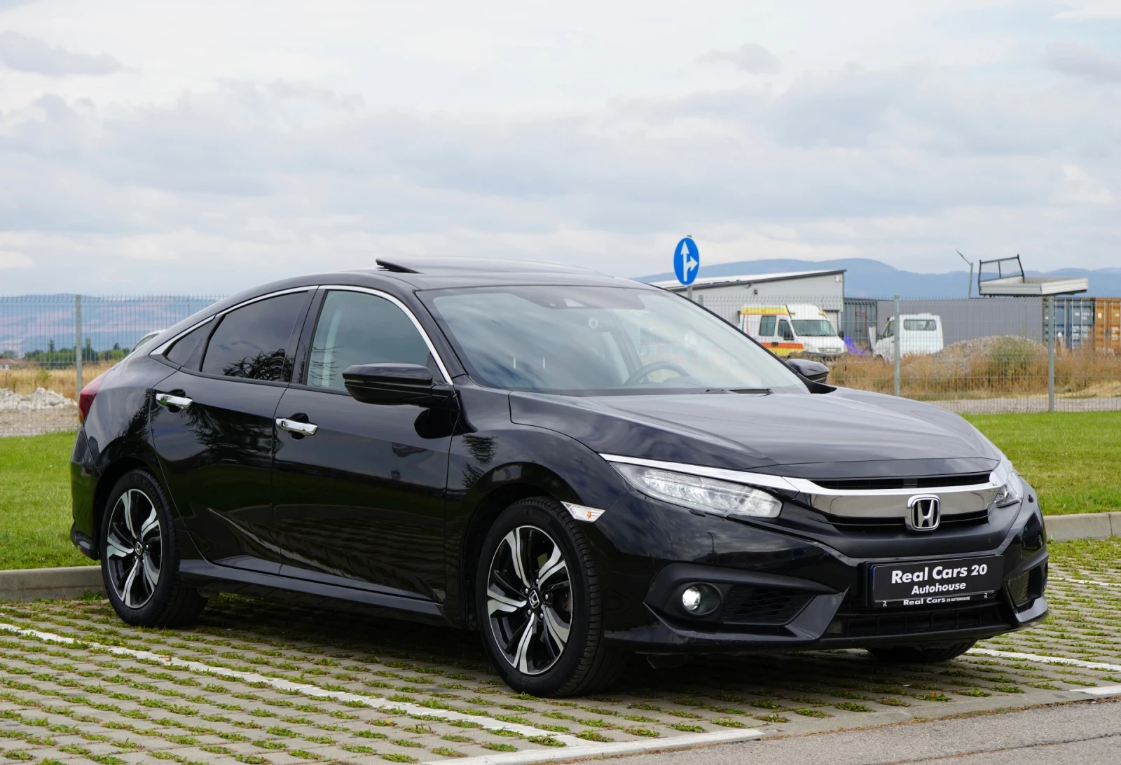 Honda Civic 1.5T* EXECUTIVE* KEYLESS* CAMERA* РЕАЛНИ КИЛОМЕТРИ, снимка 3 - Автомобили и джипове - 56267420