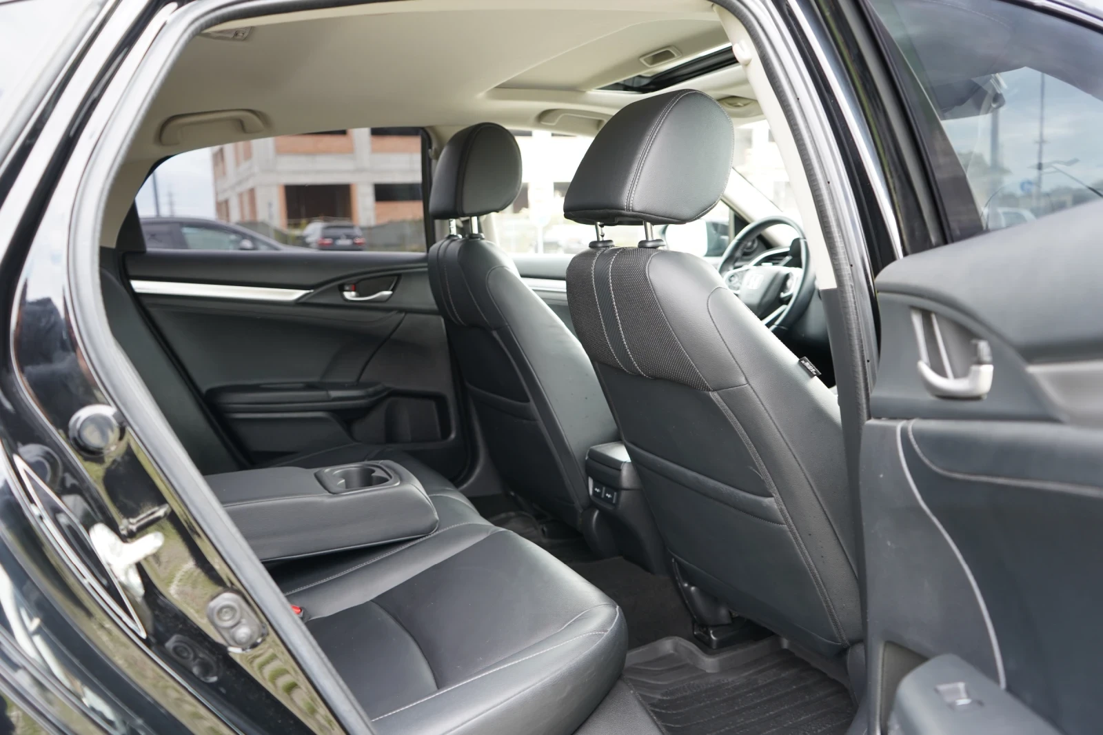 Honda Civic 1.5T* EXECUTIVE* KEYLESS* CAMERA* РЕАЛНИ КИЛОМЕТРИ, снимка 17 - Автомобили и джипове - 56267420