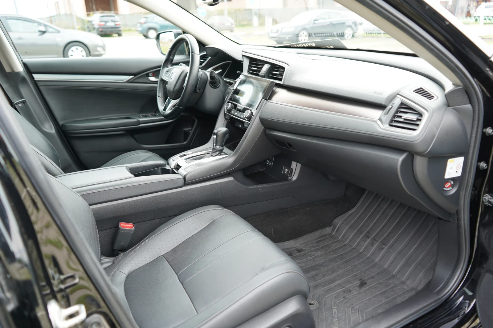 Honda Civic 1.5T* EXECUTIVE* KEYLESS* CAMERA* РЕАЛНИ КИЛОМЕТРИ, снимка 16 - Автомобили и джипове - 56267420