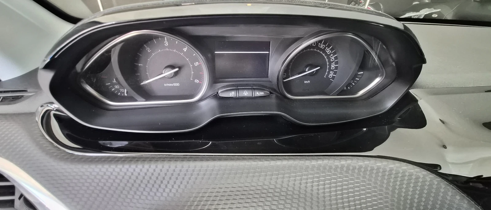 Peugeot 2008, снимка 11 - Автомобили и джипове - 56397317