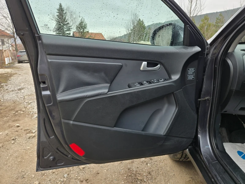 Kia Sportage Перфектен автомобил. 4?4, снимка 11 - Автомобили и джипове - 53305511
