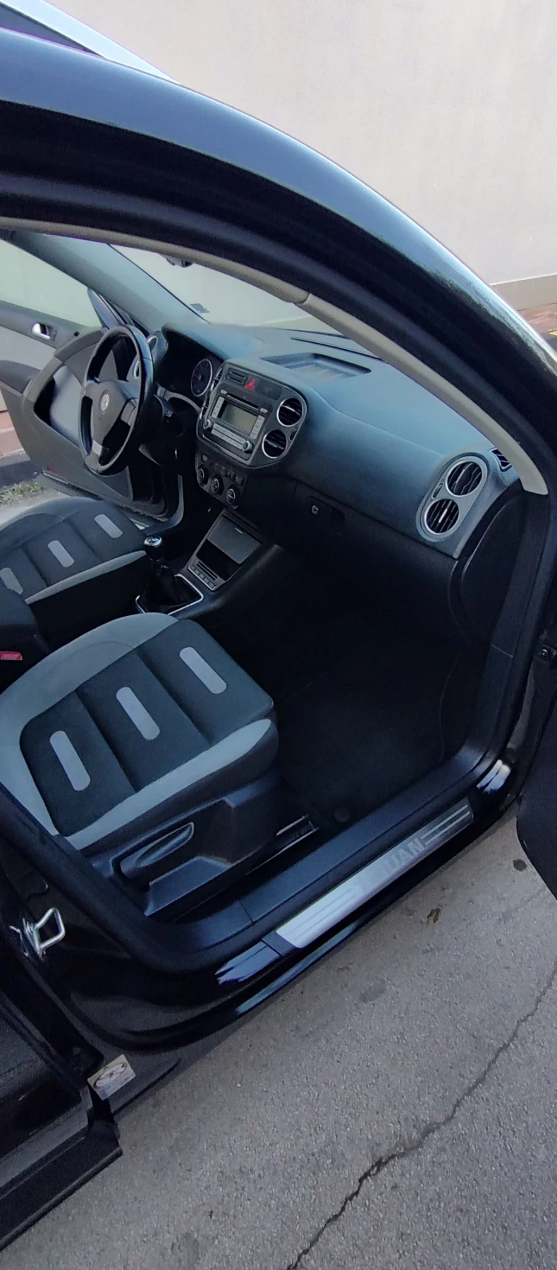 VW Tiguan 2.0TDI 140 к.с. 4х4, снимка 10 - Автомобили и джипове - 53657344