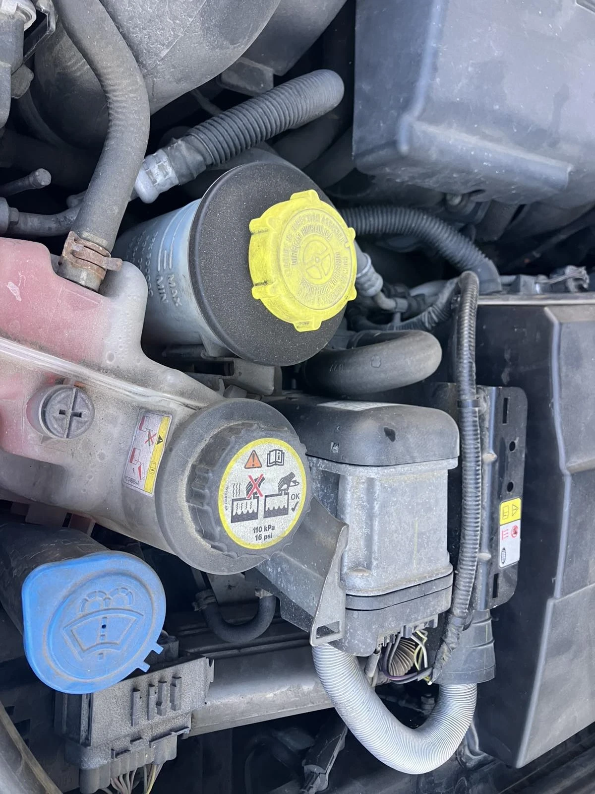 Land Rover Discovery, снимка 15 - Автомобили и джипове - 54310363