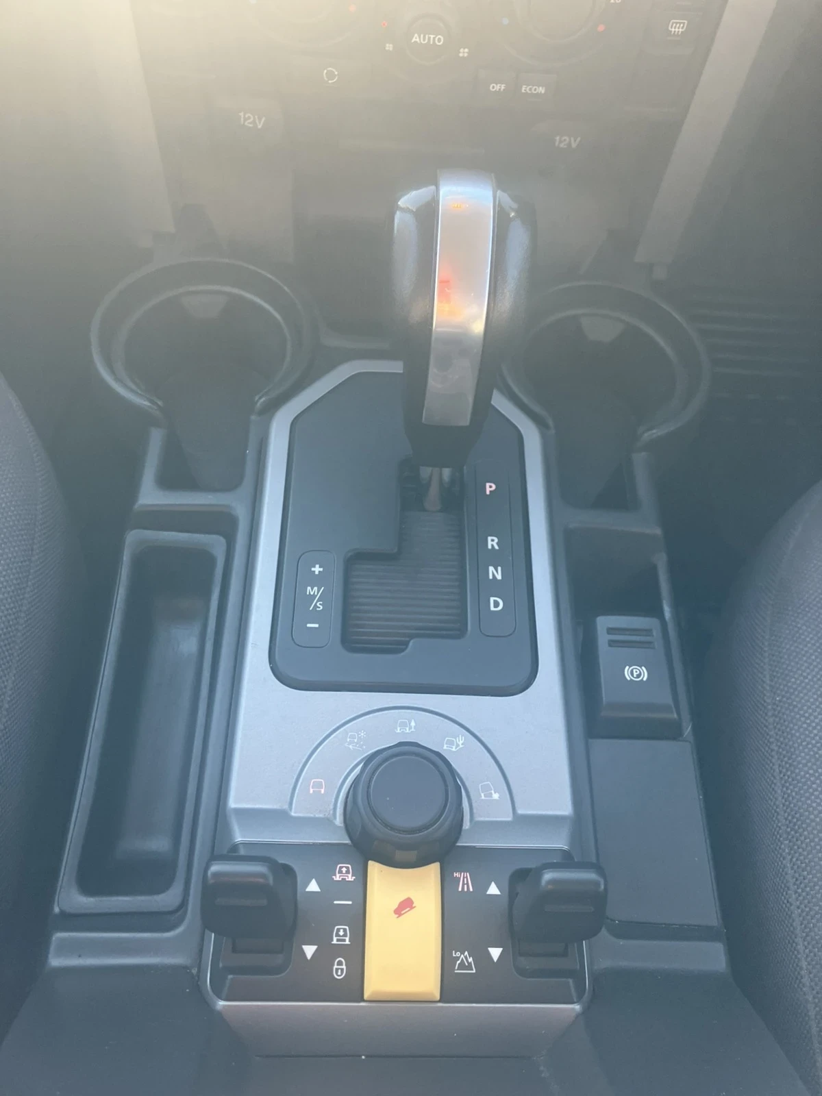 Land Rover Discovery, снимка 8 - Автомобили и джипове - 54310363